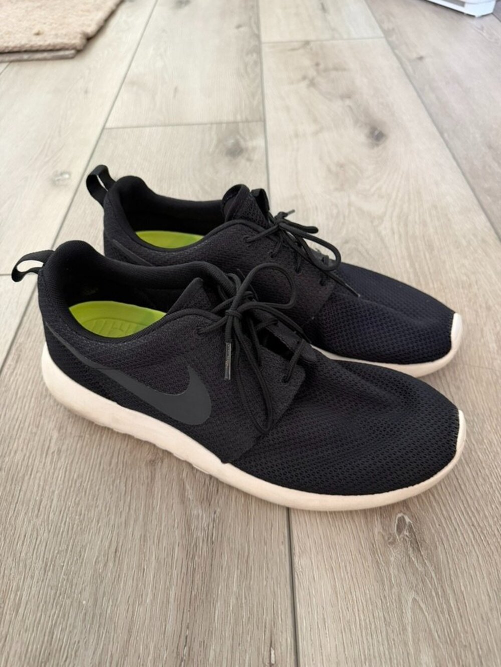 Men's Nike Roshe Run Sneakers 9.5